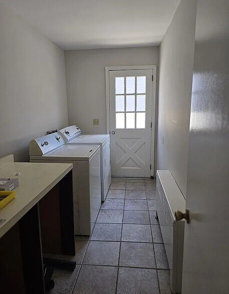 Building Photo - 84 Rollstone Ave