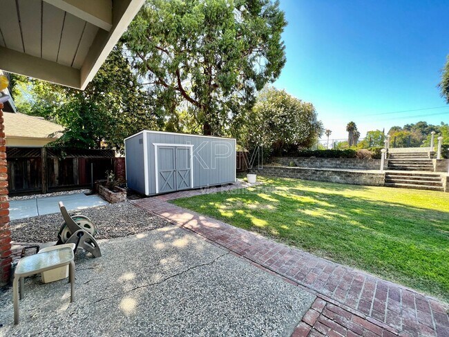 Building Photo - 2016 Canal Dr