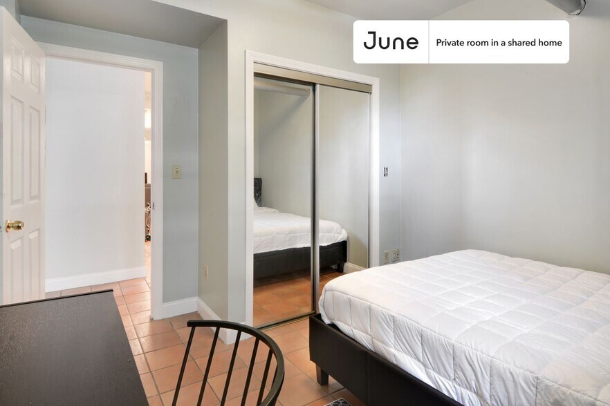 Building Photo - Room in Shared 5 bed/3 bath home