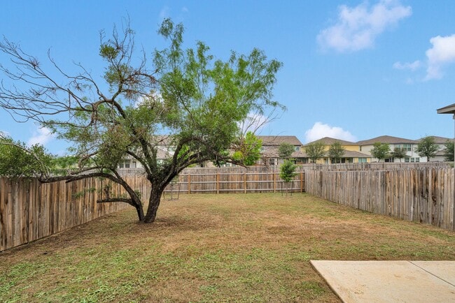 Building Photo - Charming 3 Bed 2.5 Bath Home in Tierra Buena with Community Amenities!
