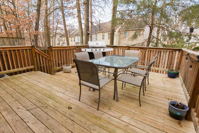 Building Photo - 707 Lions Gate Ln