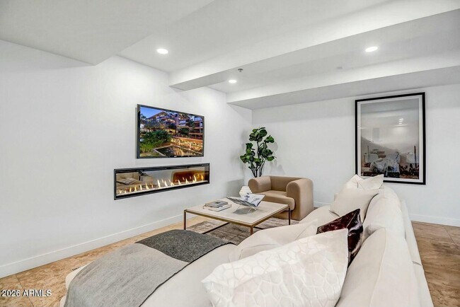 Building Photo - 7121 E Rancho Vista Dr