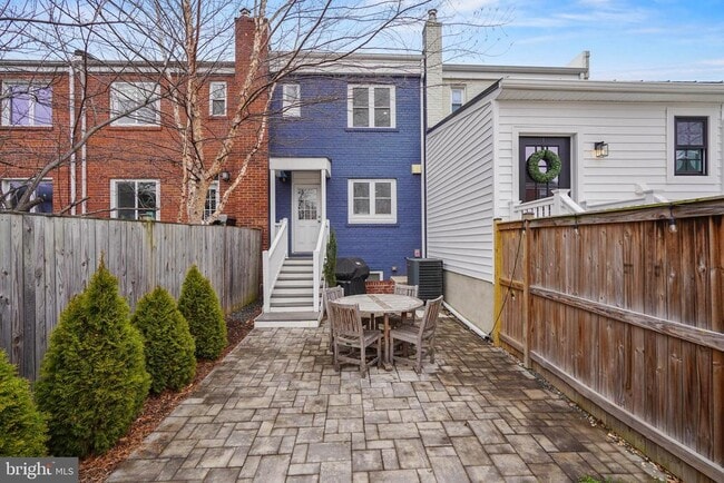 Building Photo - 19 Clifford Ave