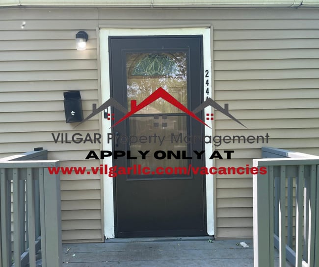 Building Photo - 2 comfortable bedrooms & 1 full bath house...