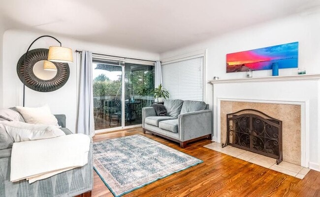 Building Photo - 3 bedroom in Seattle WA 98116