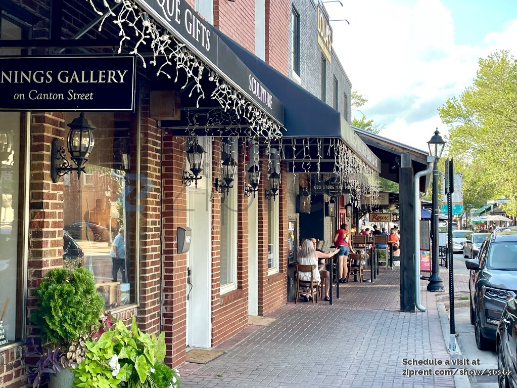 Building Photo - 303 Canton Wy