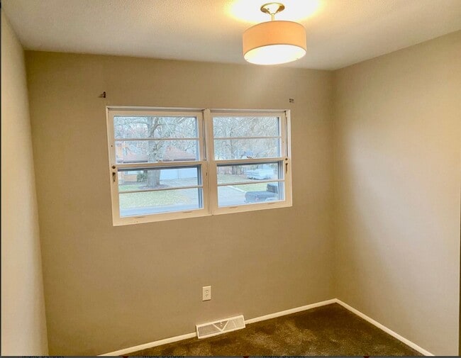 Building Photo - 3 bedroom home in Forest Hills Coming Soon!