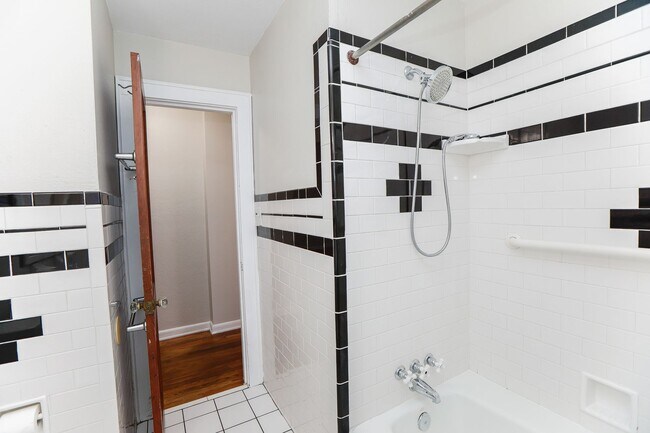 Building Photo - 9262 Coleman Ave