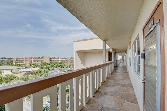 Building Photo - 4028 Newcastle B