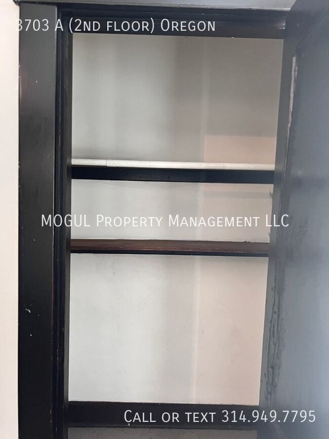 Building Photo - 3703 A (2nd floor) Oregon-