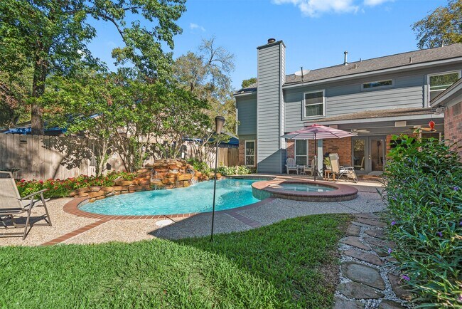 Building Photo - 111 S Village Knoll Cir