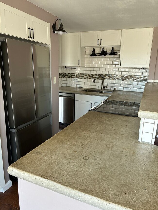 Building Photo - For Rent – Regency Towers