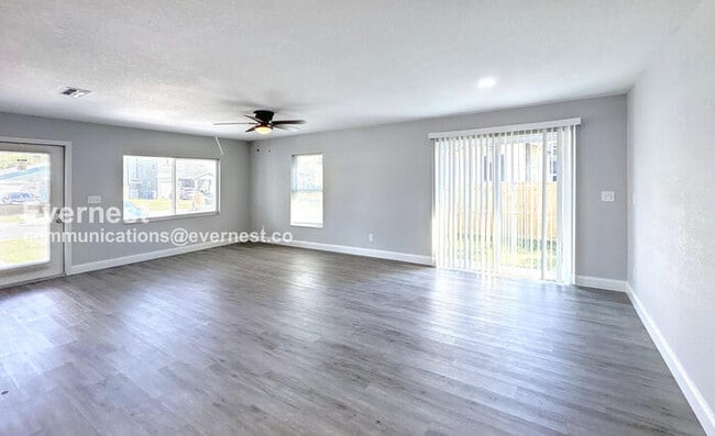 Building Photo - 1919 21st St S