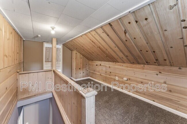 Building Photo - 102 E 80 Terrace