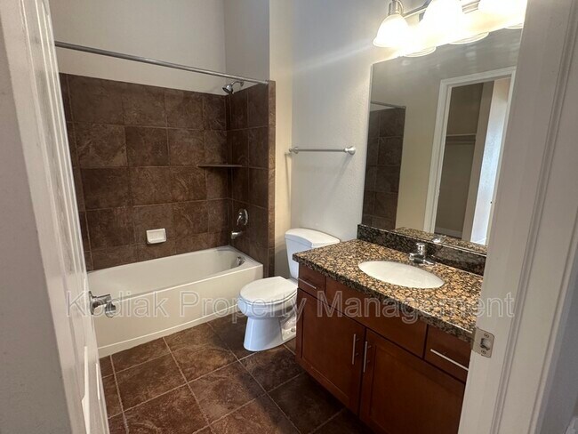 Building Photo - 518 E 500 S