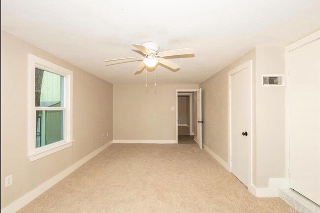 Building Photo - 107 N Summit St