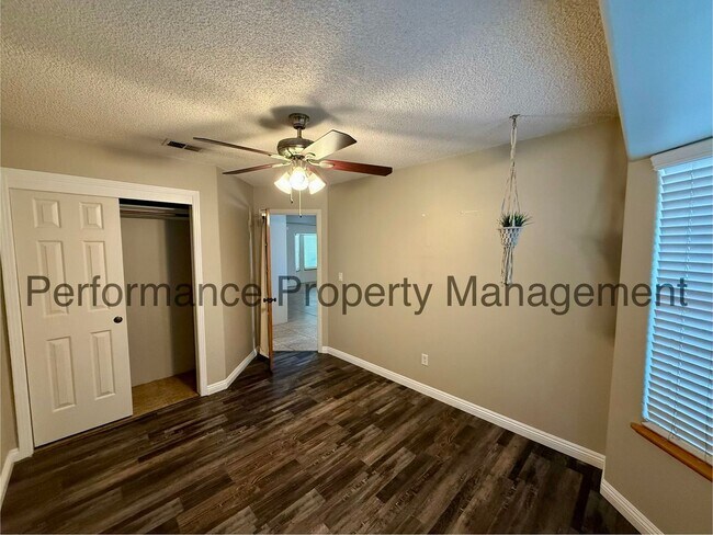 Building Photo - 10910 Mohican Dr