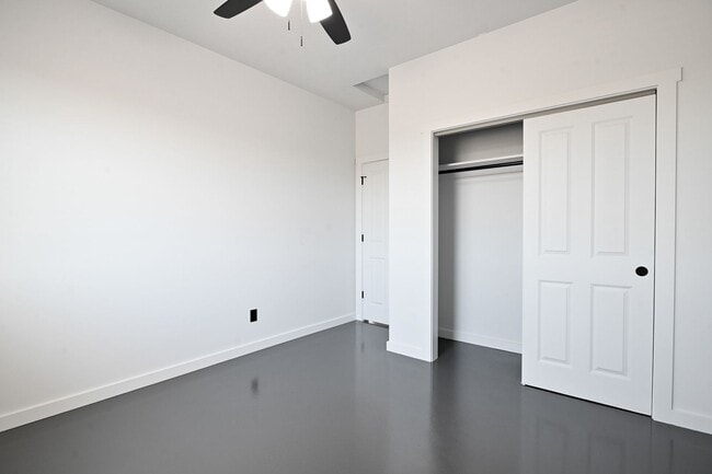 Building Photo - 1495 Oxbow Dr