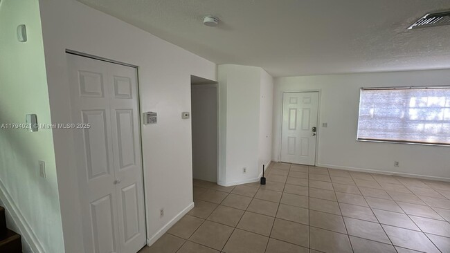 Building Photo - 9073 Vineyard Lake Dr