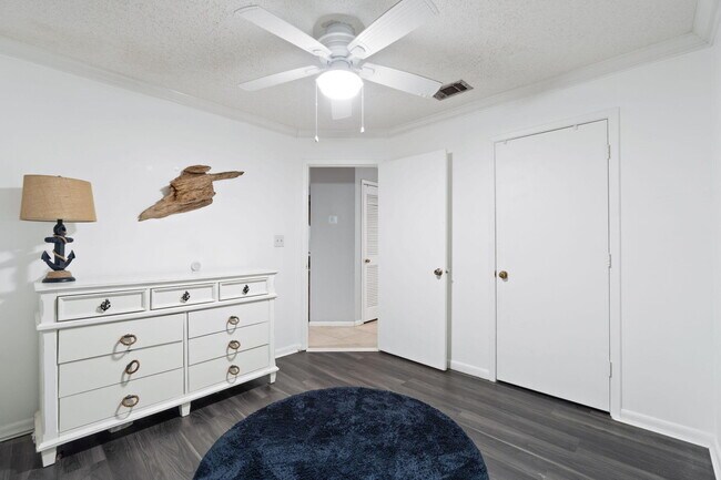 Building Photo - 300 Gulf Shore Dr