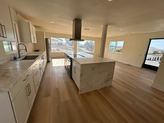 Building Photo - 31352 Via Curtidor