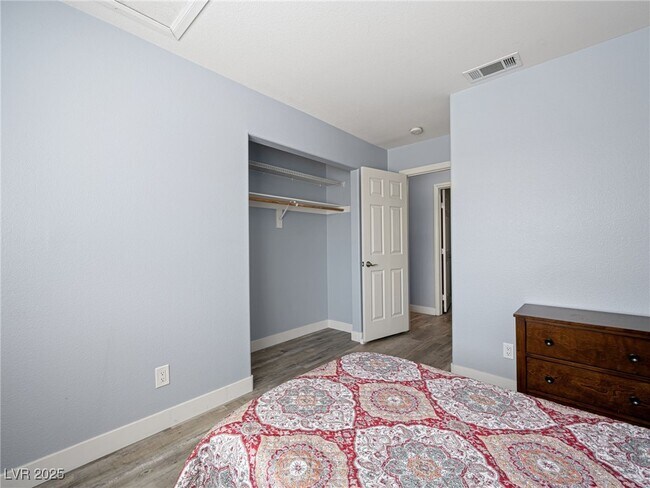 Building Photo - 4749 Califa Dr