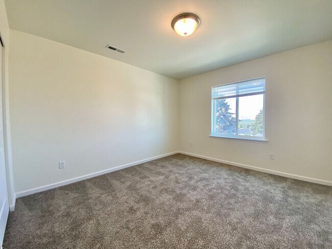 Building Photo - Beautiful, Newly-Built Home with Office