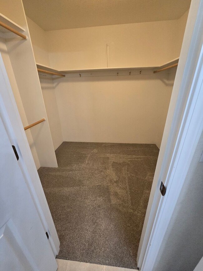 Building Photo - 3 bed 2 bath  Home for Rent in Grants Pass