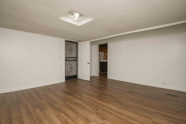 Building Photo - 3051 Dow Dr