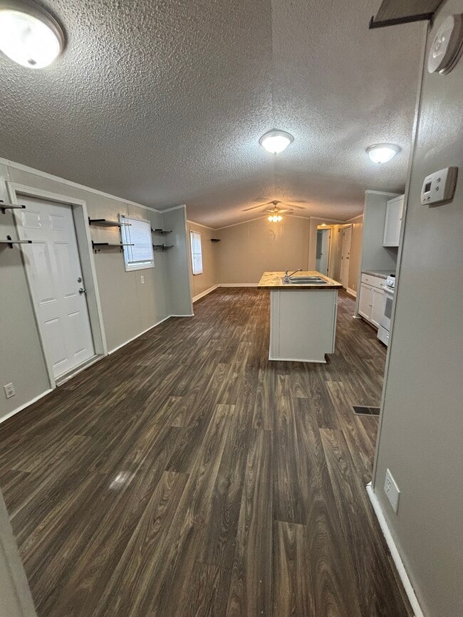 Building Photo - 8937 Briarwood Ave