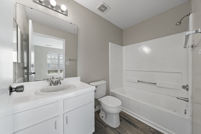 Building Photo - 2431 Hill St