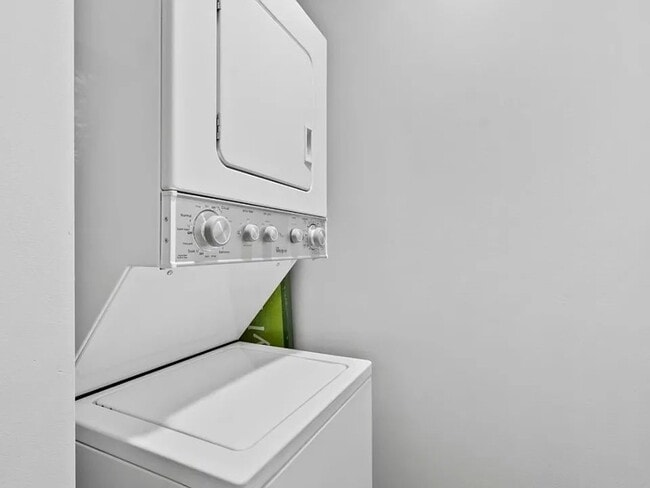 Building Photo - Spacious  contemporary, ultimate urban chic Loft  in the heart of downtown San Jose