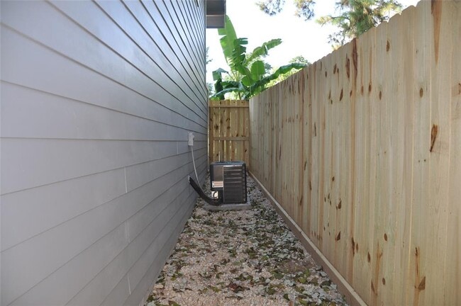 Building Photo - 926 Queenswood St