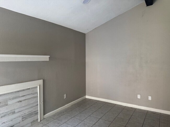 Building Photo - 106-106 Jester Cir