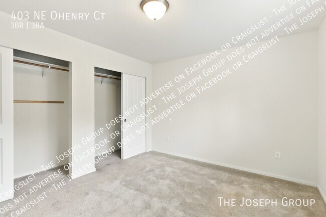 Building Photo - 403 NE Ohenry Ct