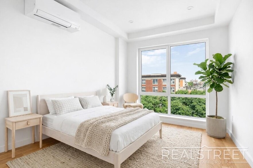 Building Photo - Rogers Avenue