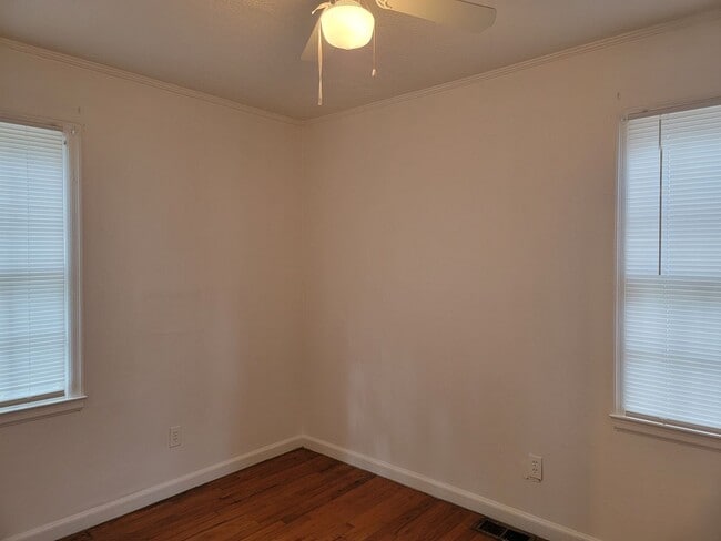 Building Photo - Affordable Living $1100 - Marta, AUC and C...