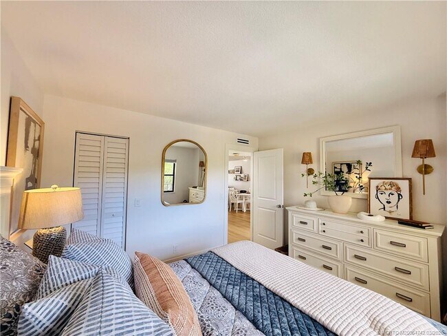 Building Photo - 7370 S Ocean Dr