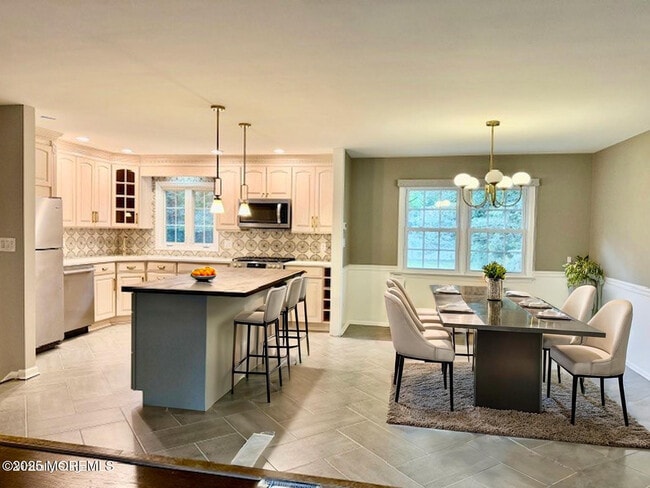 Building Photo - 299 White Rd