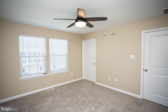 Building Photo - 239 Macoun Way