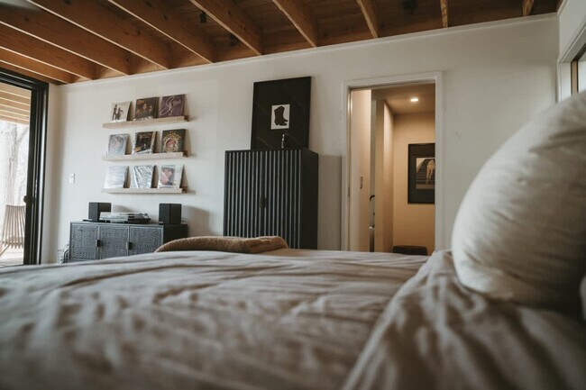 Building Photo - 503 NW D St