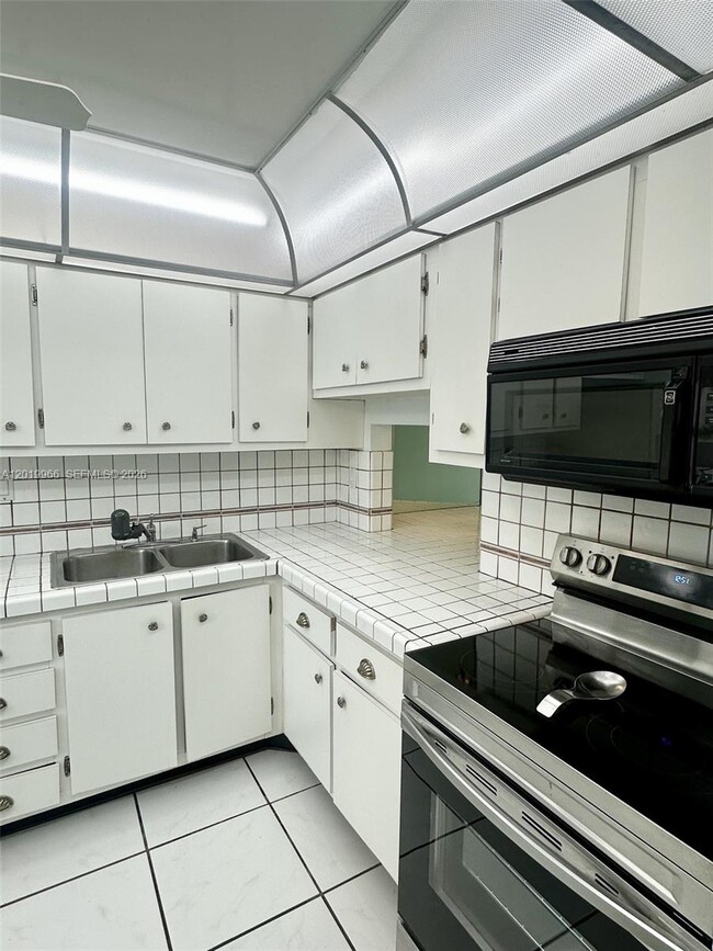 Building Photo - 300 Galen Dr