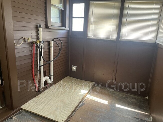 Building Photo - 803 NE Green St