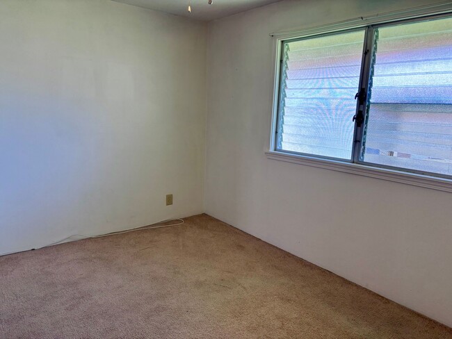 Building Photo - 350 Aoloa St