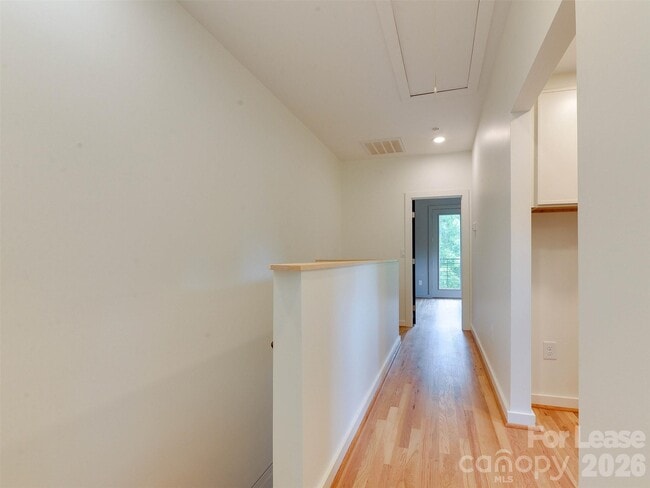 Building Photo - 1174 Park West Dr