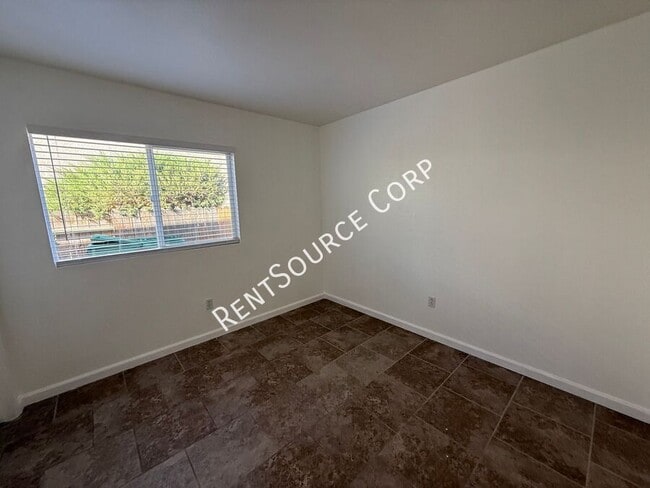 Building Photo - 1602 W Ave H-4