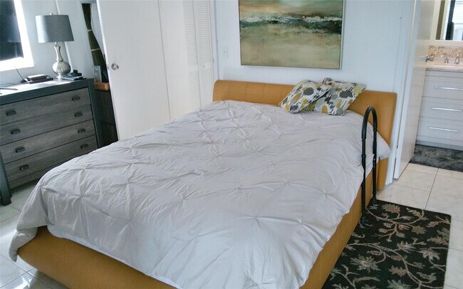 Building Photo - 307 Saxony Dr