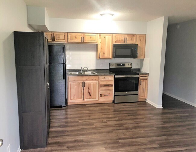 Building Photo - 536 Buttinger Pl