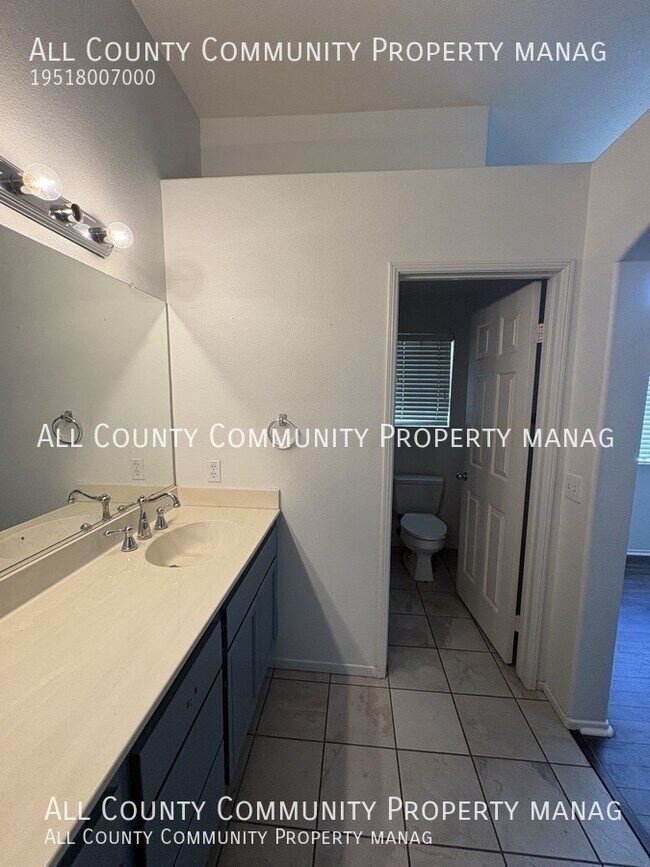 Building Photo - 39560 Bonaire Way