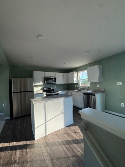 Building Photo - 35166 Sara Ct